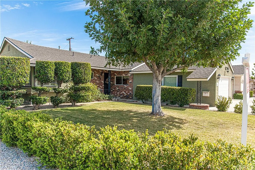1072 N Calmgrove Ave